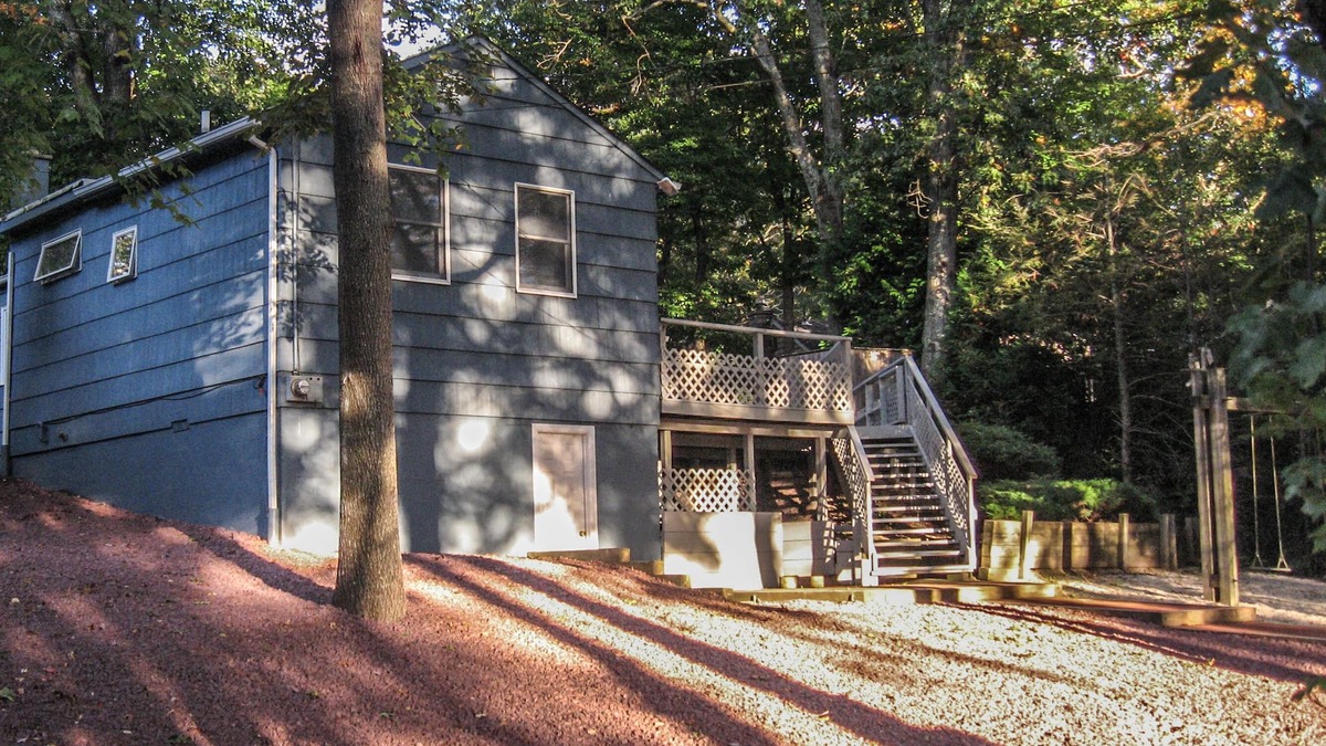 North Sea House | HAMPTONS PRIVATE BEACH GETAWAY. 400 ft walk to private beach swimming area.
