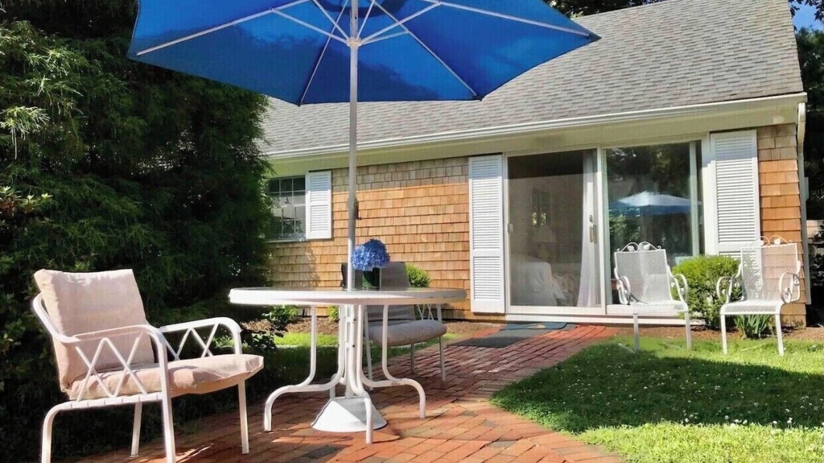 Remsenburg Cottage | Hamptons private guest cottage