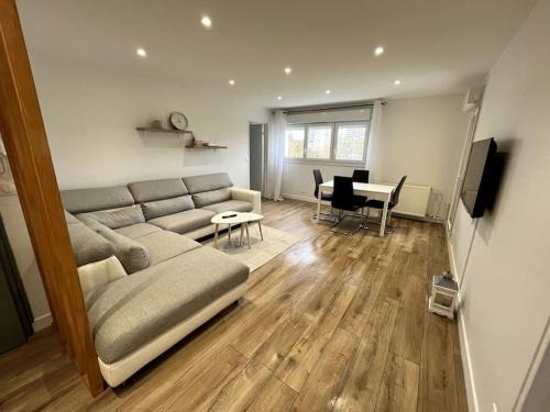 Mantes-la-Jolie Apartment | Hana Home Mantes-la-jolie 6 personnes Parking public gratuit Business&Family