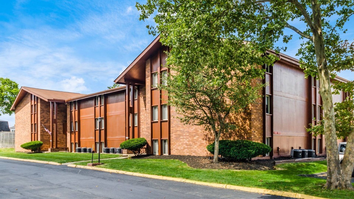 Northwest Columbus Apartment | Hancock Park Furnished 2 beds, free WIFI & Parking