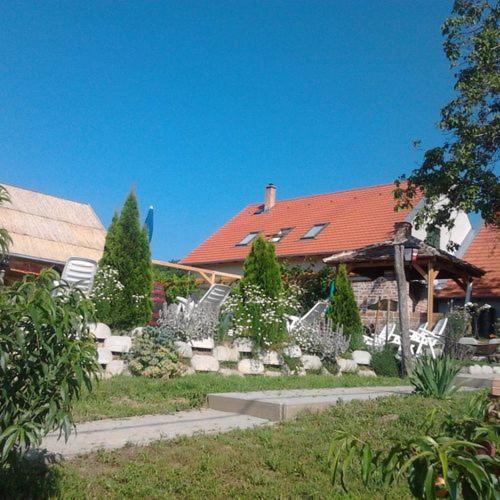 Siklos Bed & Breakfast | HAnd Birtok