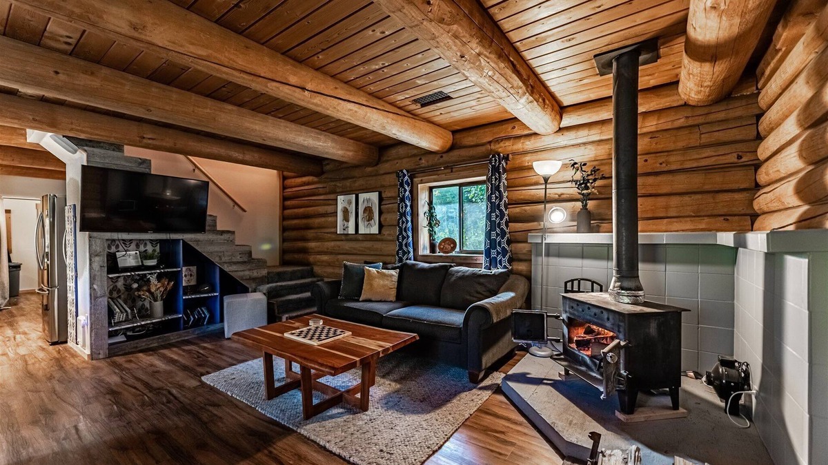 Superior Cabin | Handmade Scandinavian Mountain House Fire-Sauna