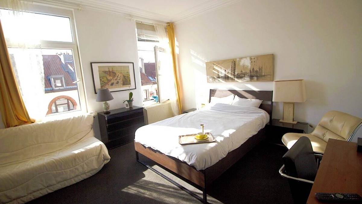 Helmet Apartment | Handy Studio near Naton