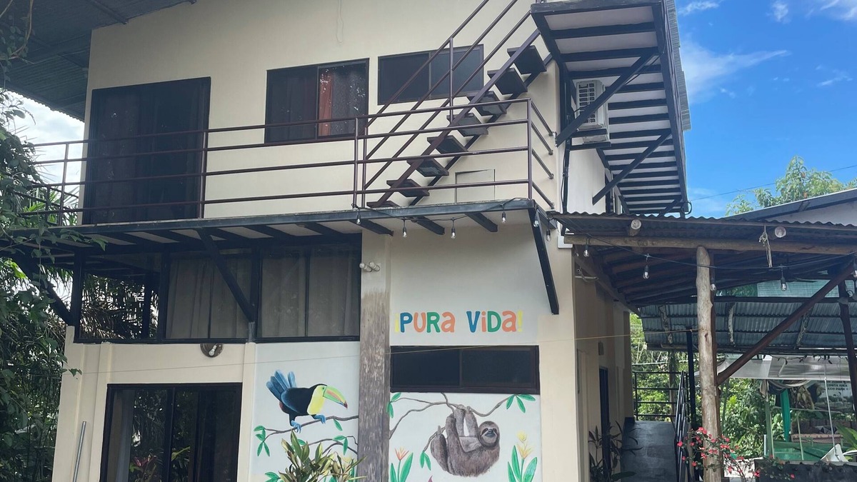 Parrita House | Hanging bridge Jungle Suite
