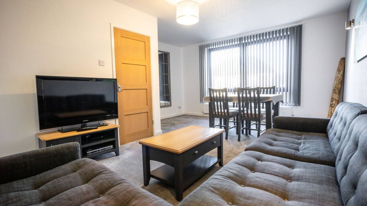 Hanham Apartment | Hanham Apartment Long Stay Discounts Sleep 9