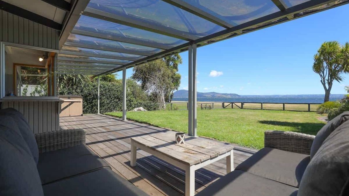 Hannahs Bay House | Hannah's Bay Lakefront | Lake Views with Kayaks
