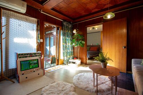 Seongbuk-dong House | Hanok Bookclub House