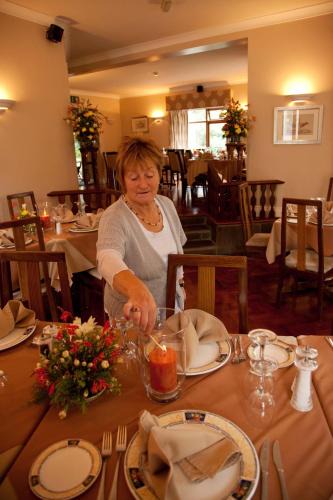 Ballymacarbry House | Hanora's Cottage Guesthouse and Restaurant