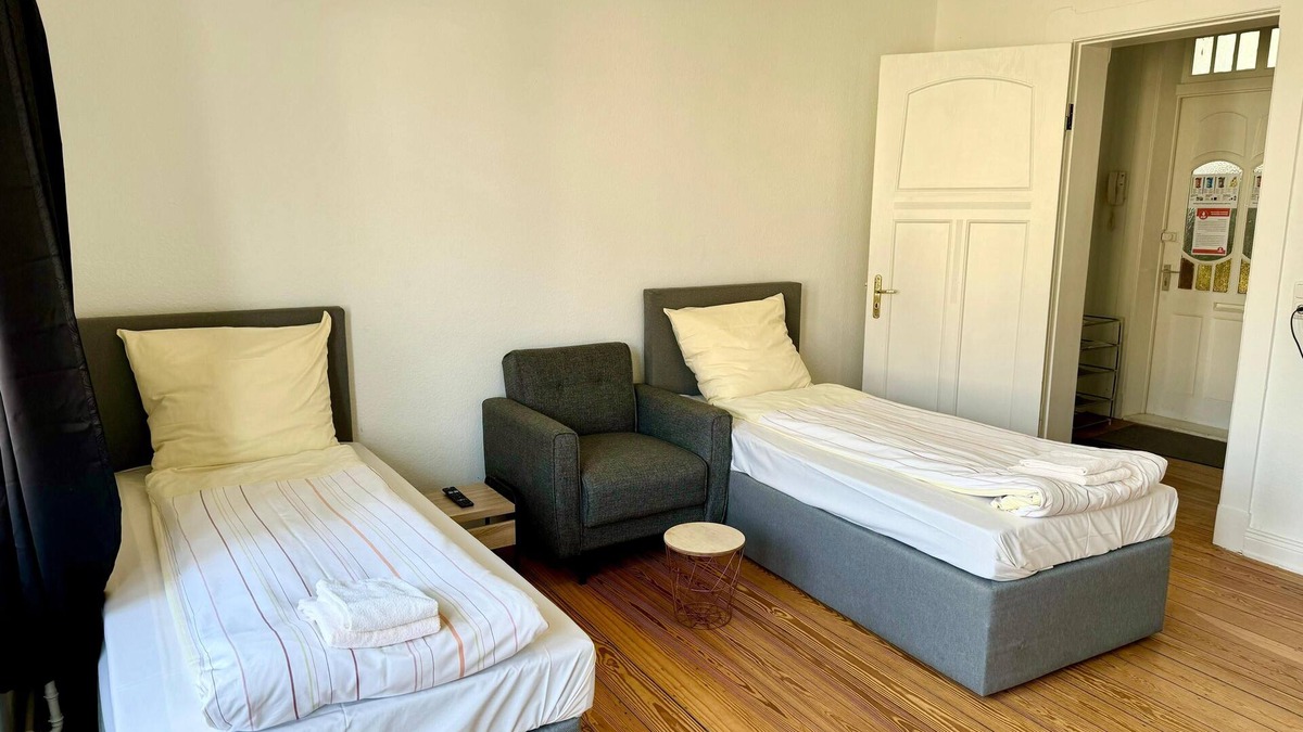 Neumuenster House | Hansaring 11 W2 - 3 bedrooms