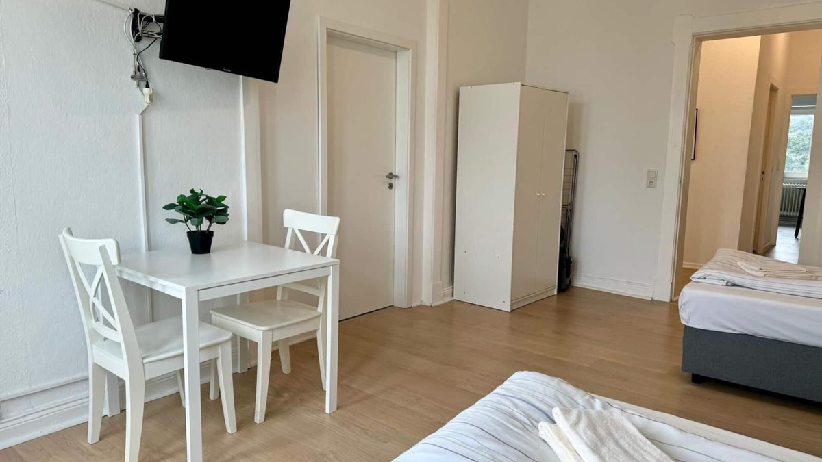 Neumuenster House | Hansaring 11 W4 - 3 bedrooms