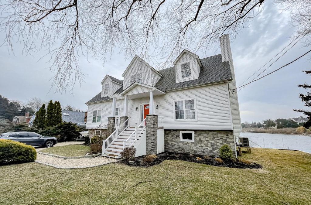 Southold House | Happiness Comes in Waves