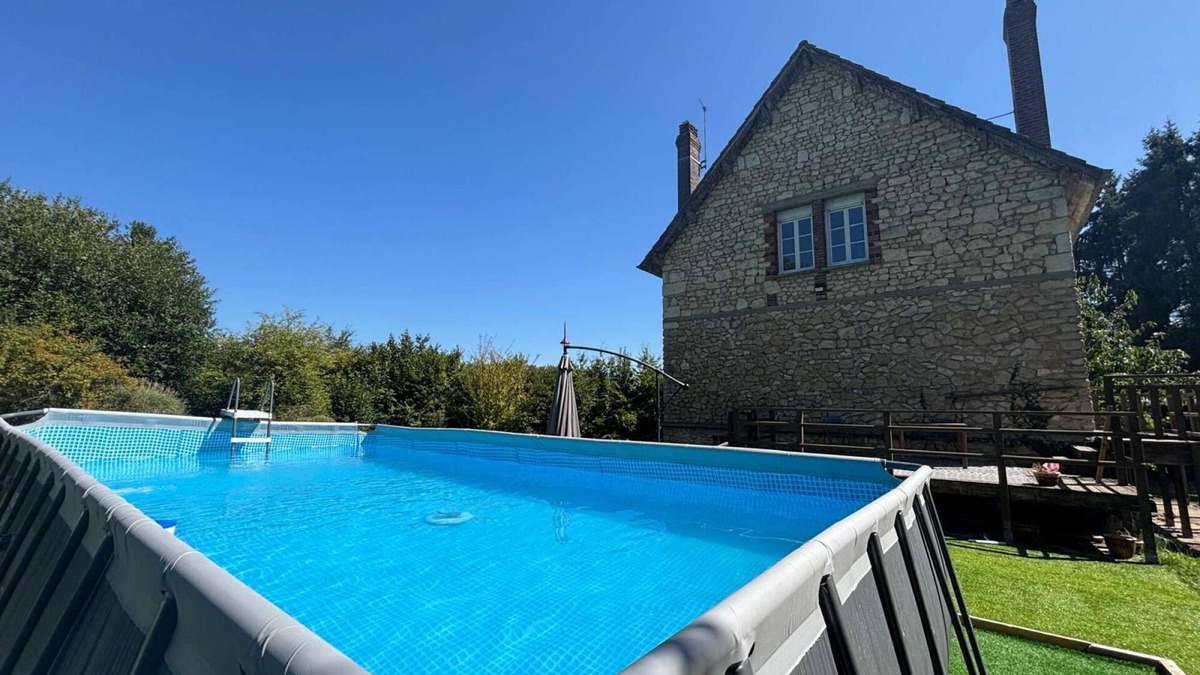 Saint-Jouin-de-Blavou House | Happiness is in the perch