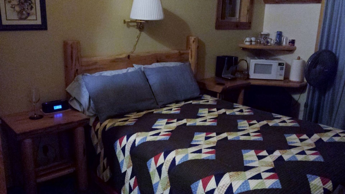 Winthrop Apartment | Happy Cabin: Small Studio