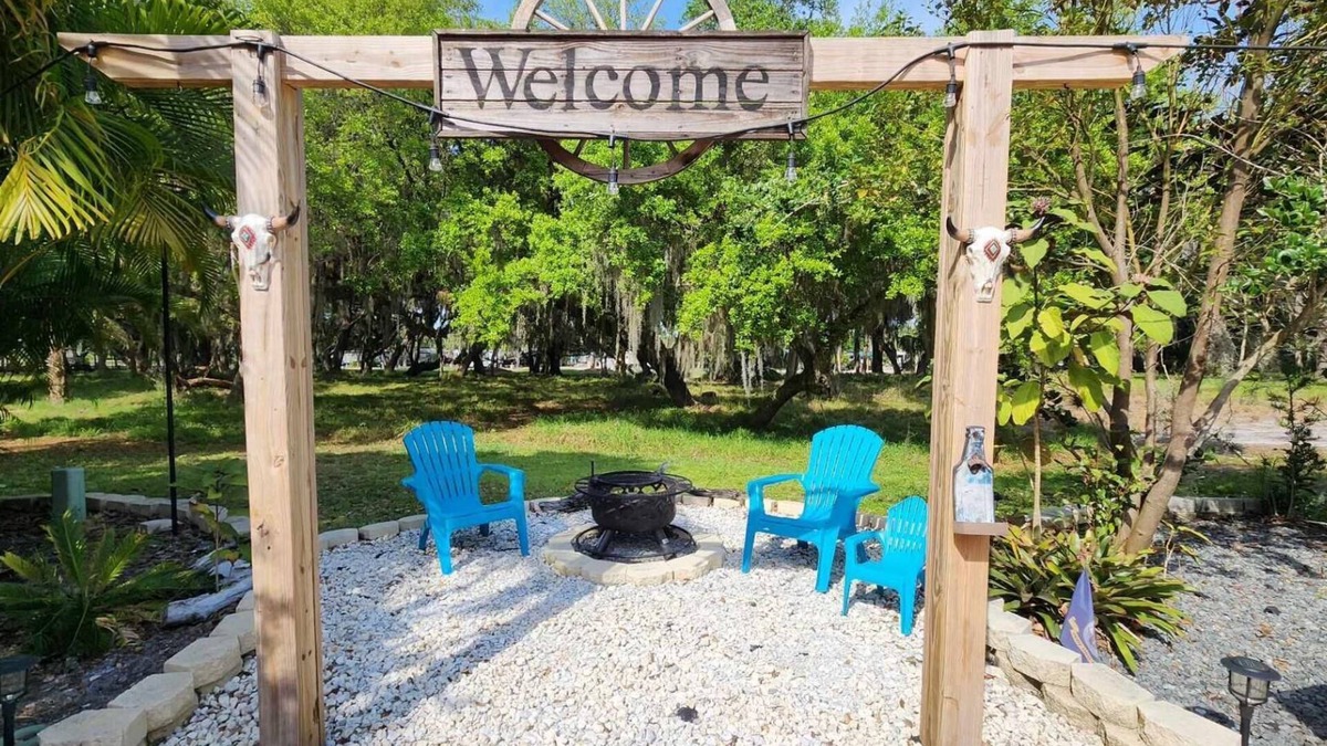 River Ranch RV Rental | Happy Campers Deluxe Campsite. No Rear Neighbors! 275