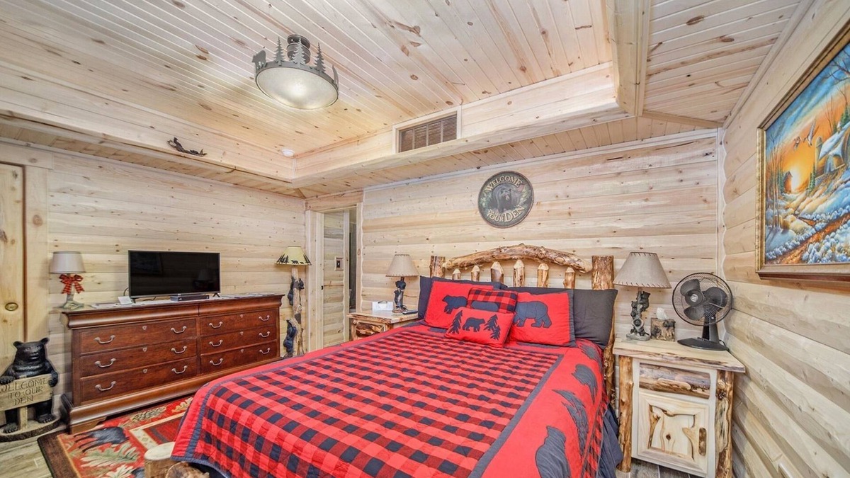 Harbor Springs Bed & Breakfast | Happy Days and Nights - Bear's Den