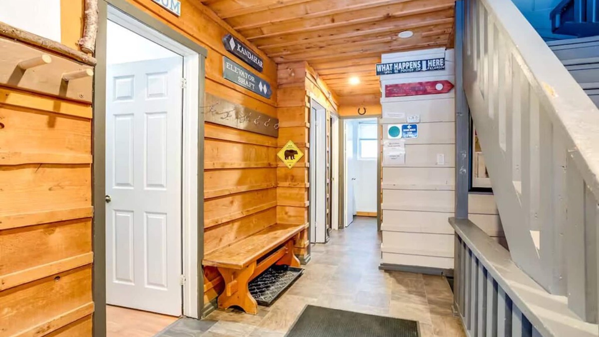 The Blue Mountains Cabin | "Happy Daze"-Big Space, Near Blue Mountain Village + Lots of fun