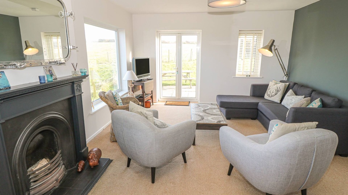 Garn Fadryn House | HAPPY DAZE, family friendly, country holiday cottage in Morfa Nefyn