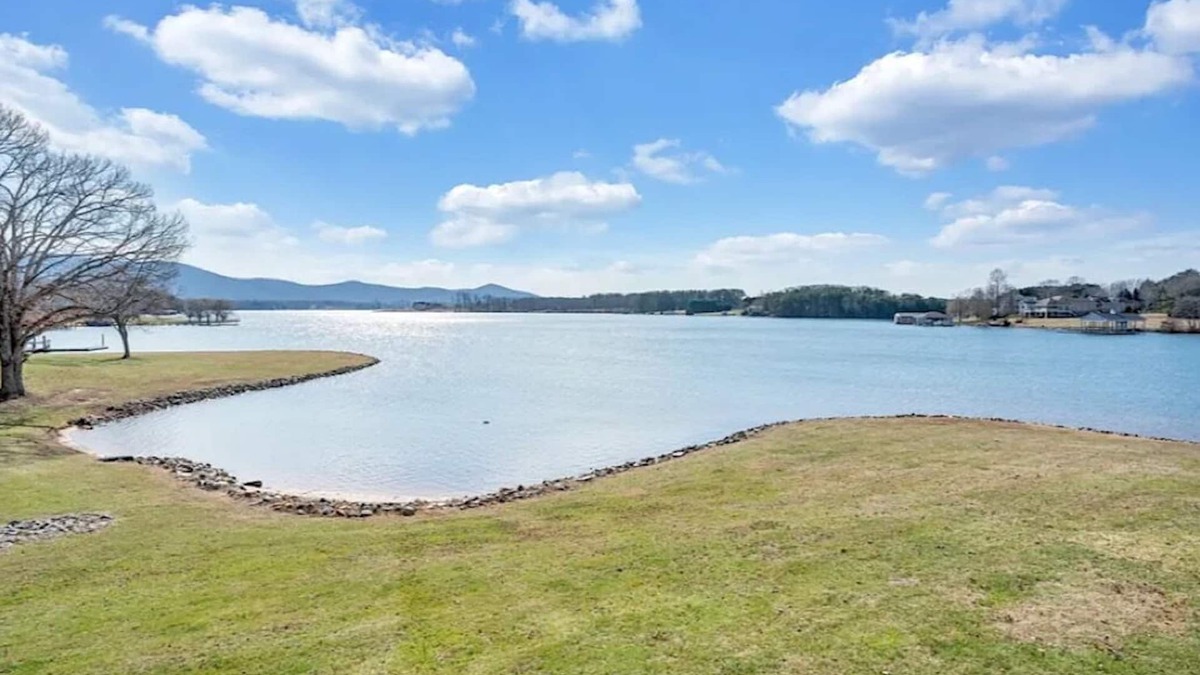 North Shore Condo | Happy Daze! Lakefront condo on SML Lake