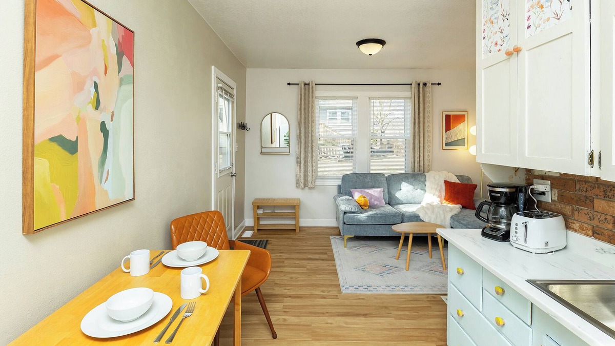 Beaverdale Cottage | Happy Happy Guest House 1bd/1ba in Quiet yet Popular Neighborhood