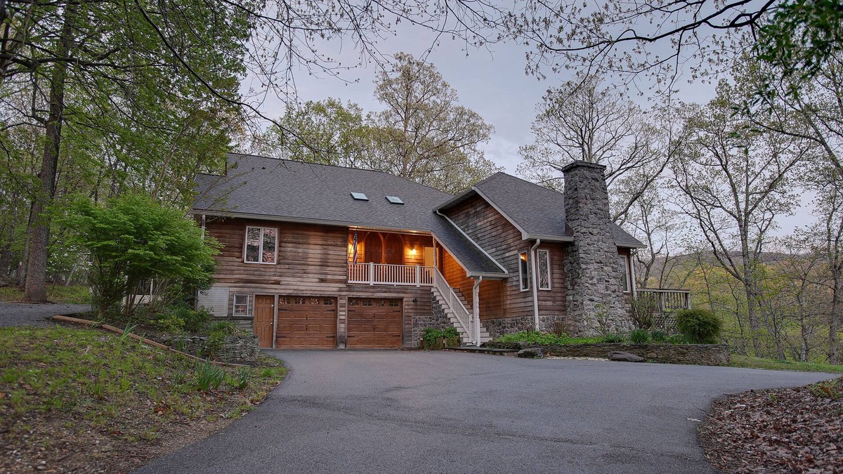 Bakerton House | Happy Harbor | Mtn + Riverside w/Game Room + Water Hole!