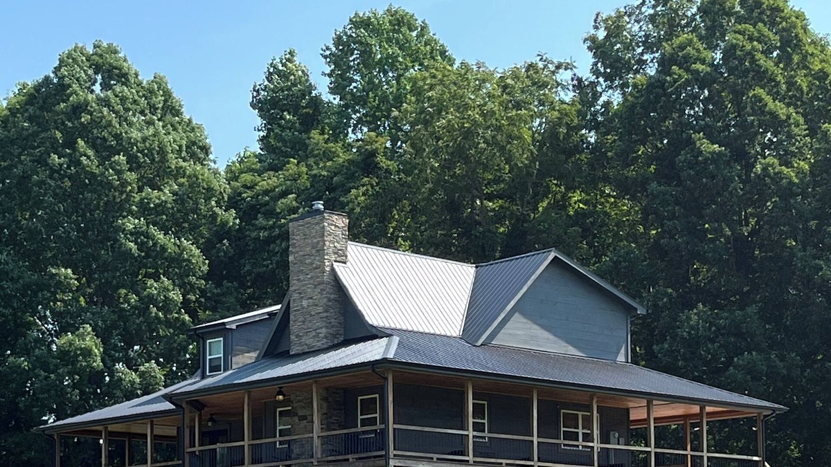 Burkesville Cabin | Happy Hollow Hide Away Near Dale Hollow New Cabin sleeps up to 20 with hot tub