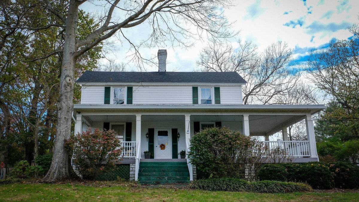 Keene Other | Happy Moo's Fink Family Farm, where cows & guests are free to enjoy our 50 acres
