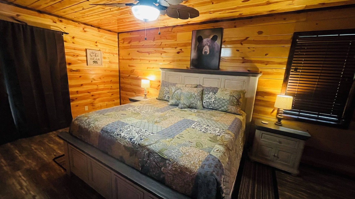 Octavia Cabin | HAPPY TAILS is a cozy pet friendly cabin with beautiful views, fenced yard,WIFI