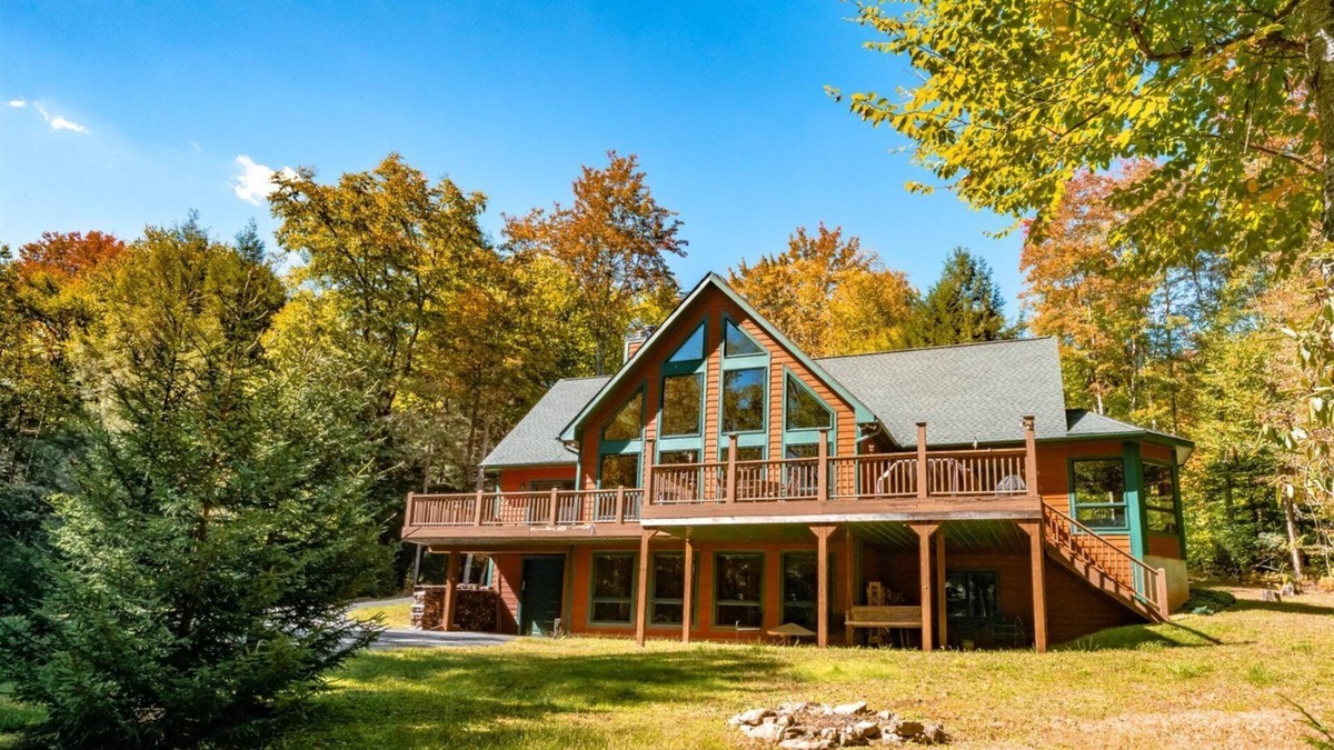 Davis House | Happy Valley Hideaway