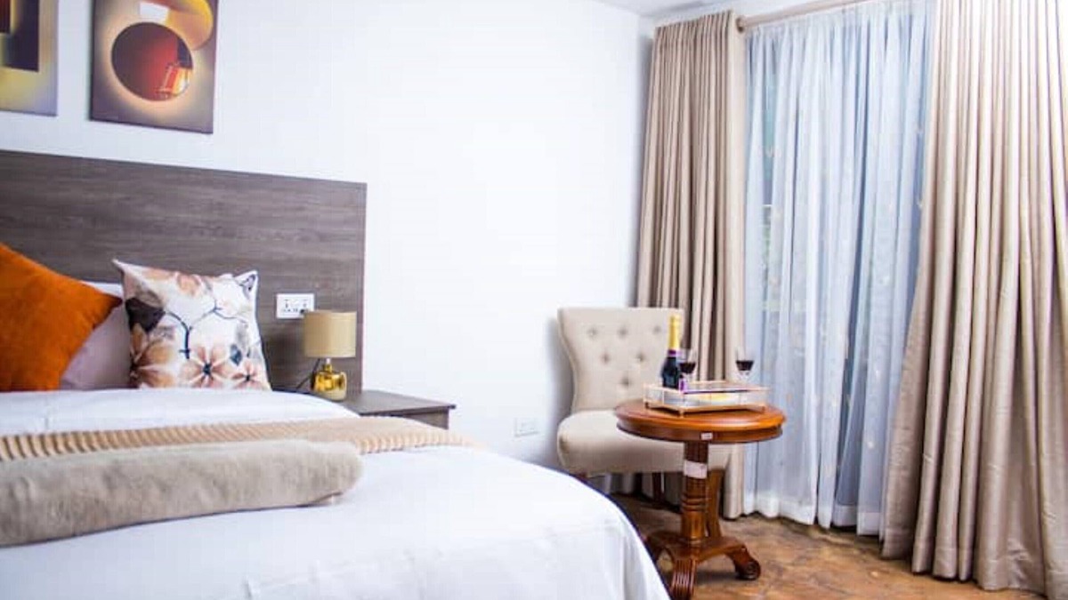 Harare Apartment | Harare Deluxe Studio-Beige Suitenn