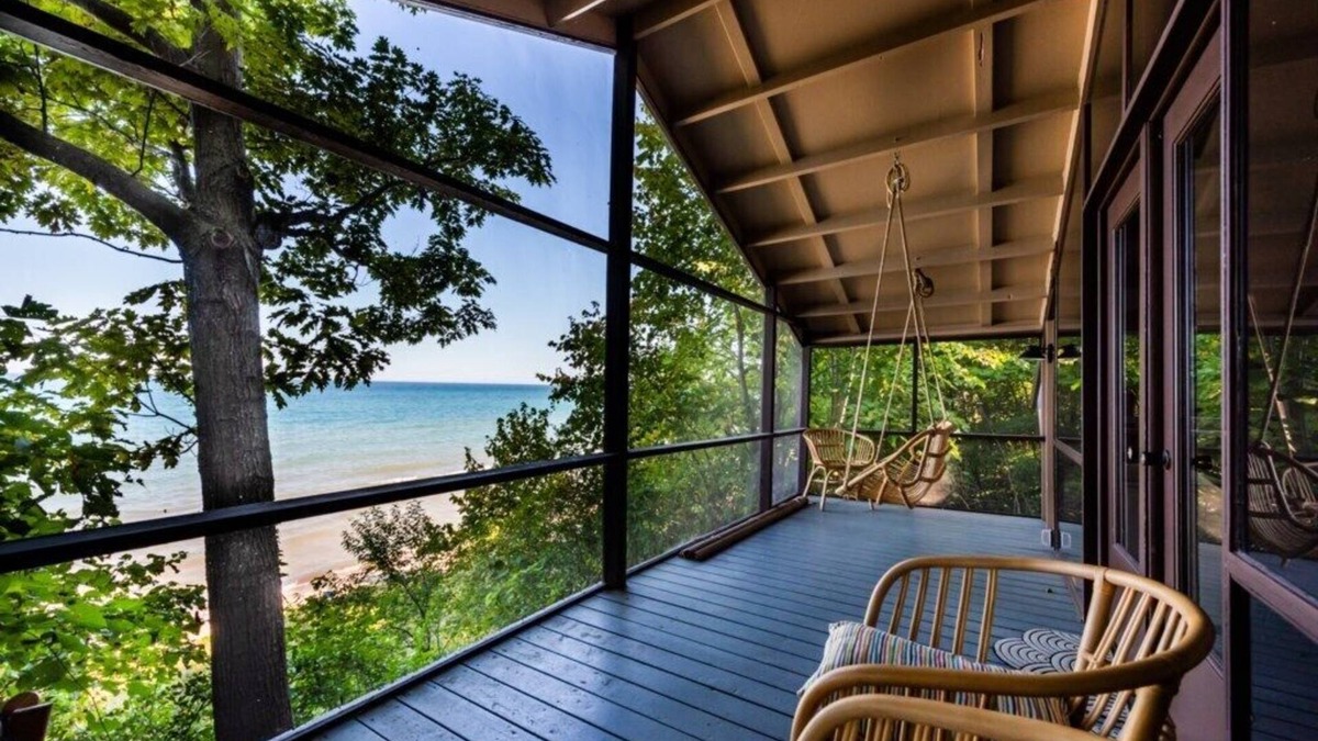Harbert House | HARBERT PRIVATE LAKEFRONT HOME WITH PRIVATE HOT TUB!