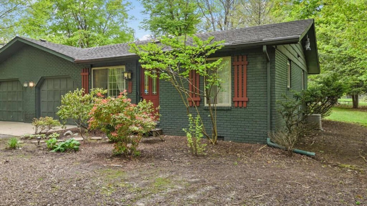 Harbert Cottage | HARBOR COUNTRY: Minutes from Warren Dunes State Park and downtown Sawyer