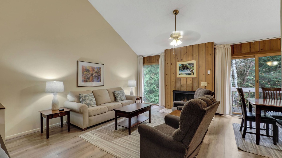 Menonaqua Beach Condo | Harbor Cove #14, Near Skiing, Golf & Downtown