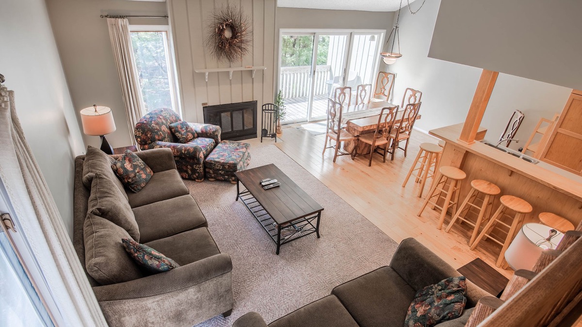 Harbor Springs Condo | Harbor Cove #39 | Private Beach Access on Little Traverse | Pool | Fireplace