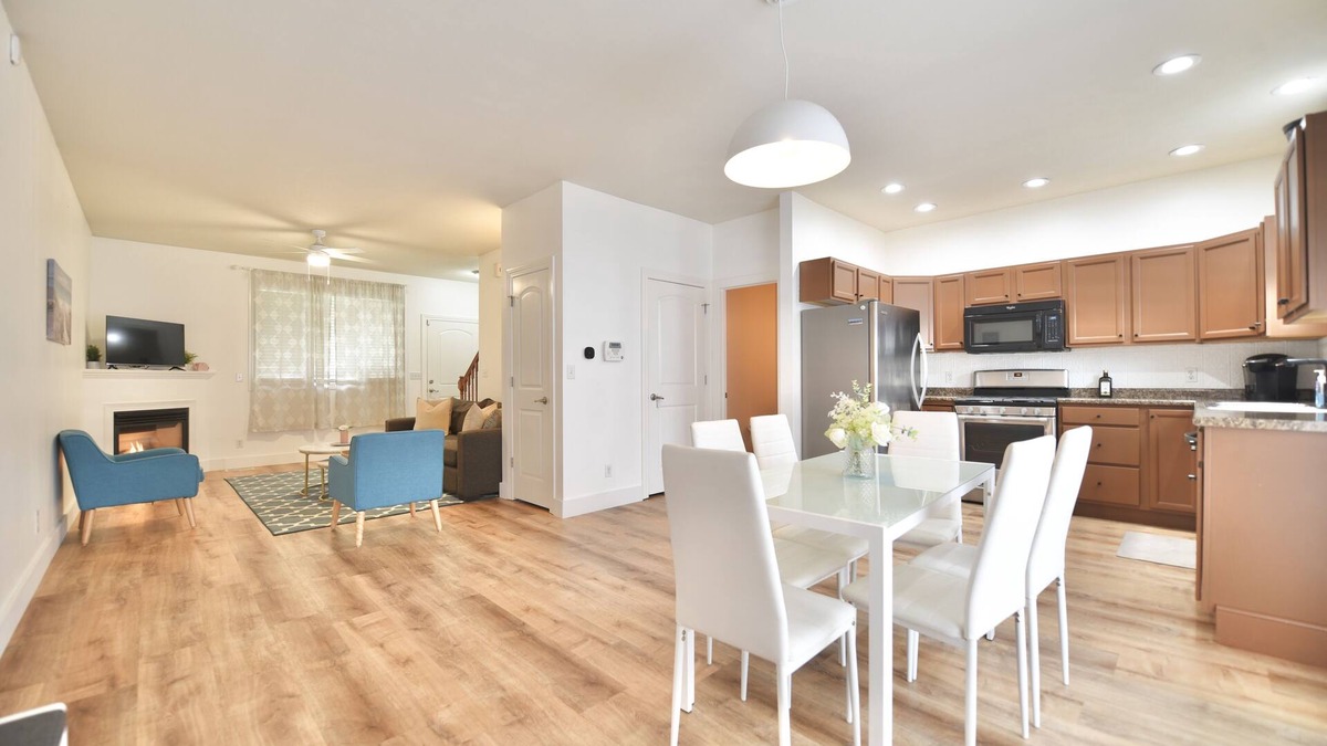 Benton Harbor House | Harbor Escape- Minutes to beaches, Arts District, Harbor Shores & St Joseph