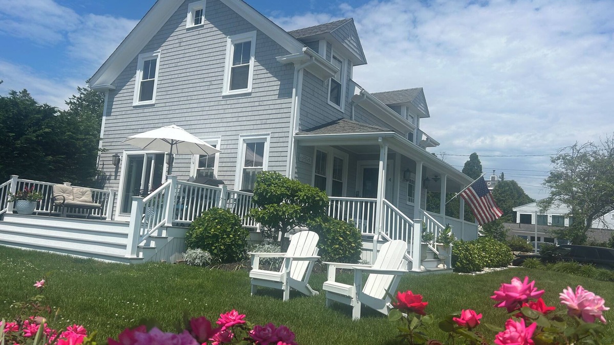 Dartmouth Cottage | Harbor Front Cottage in the Heart of the Padanaram Village