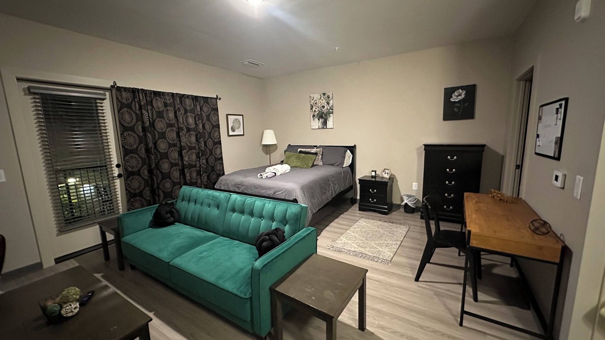Uptown Apartment | Harbor Hollow: Studio 2 mins to the Renasant