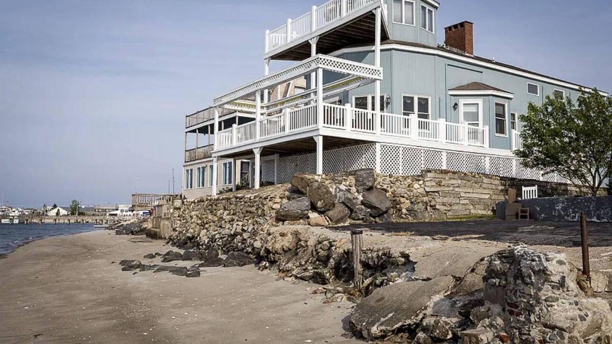 Seabrook House | Harbor House in Seabrook, NH featured on HGTV's Beach Hunters!