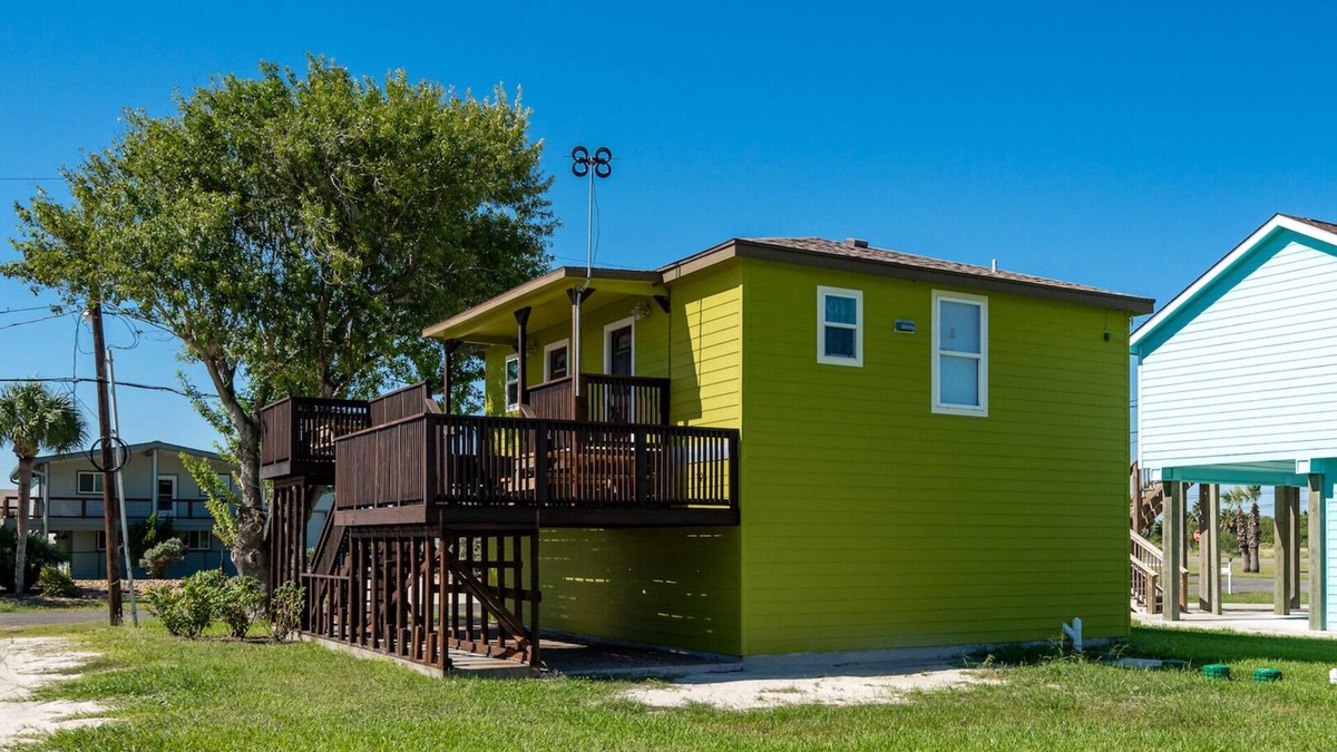 Palm Harbor House | Harbor House Manor, 2 Bed, 2 Bath, Sleeps 8, WiFi