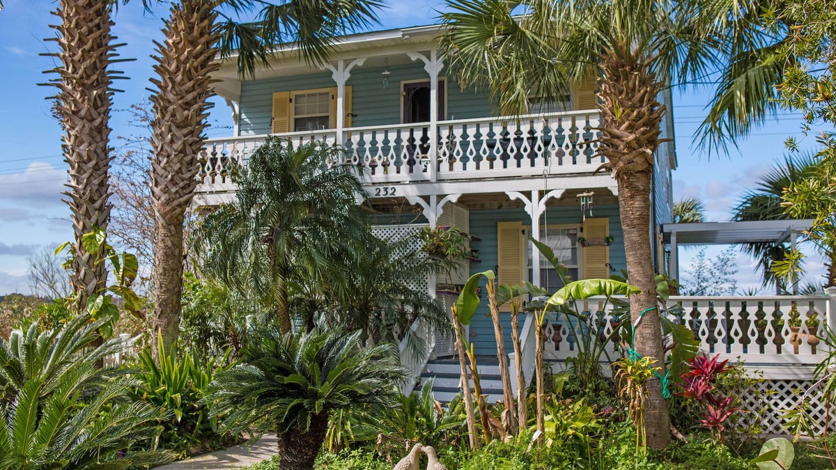 Lincolnville House | HARBOR ISLAND - A GEM IN THE HISTORIC DISTRICT.