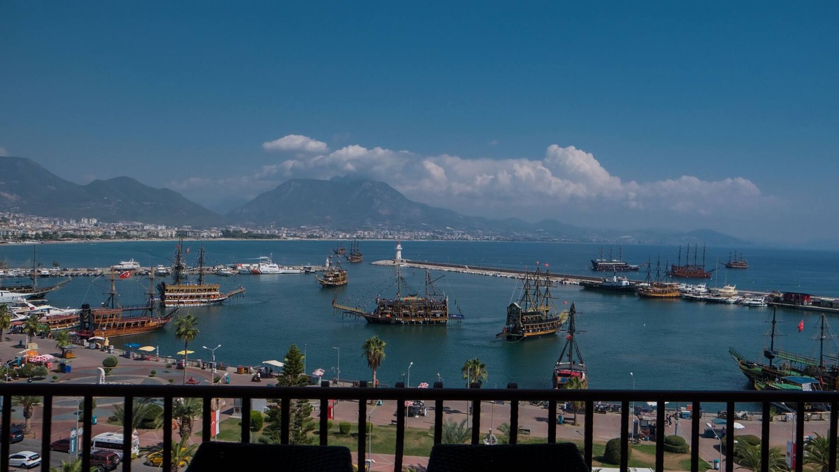 Alanya House | Harbor, Mountain and City view, in the heart of City Center