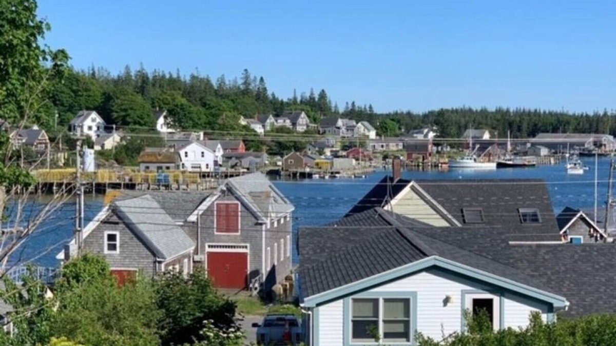 Vinalhaven House | Harbor Outlook with Water Views