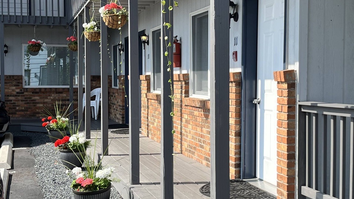 Bayfield Hotel | Harbor's Edge Motel