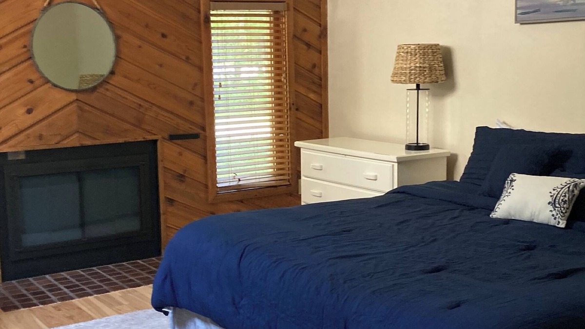 Harbor Springs Condo | Harbor Springs 3 bdrm, 2.5 bath condo. Beach, pools, close to skiing & golfing.