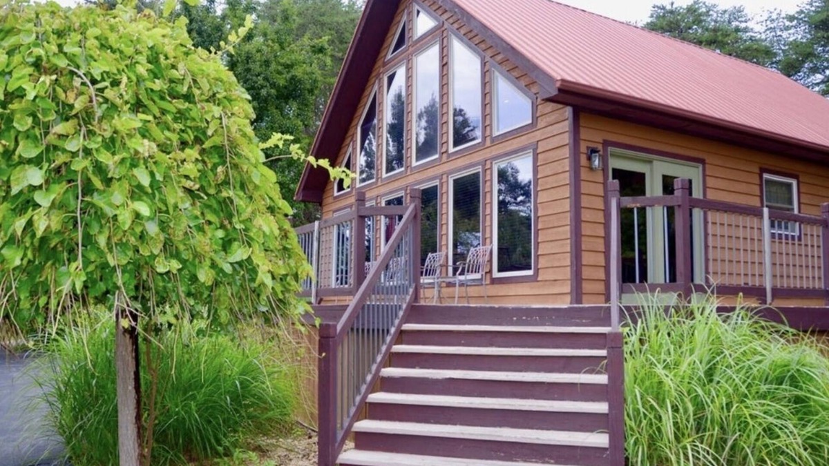 Jamestown Cabin | Harbor Springs, Lake Cumberland Cabin