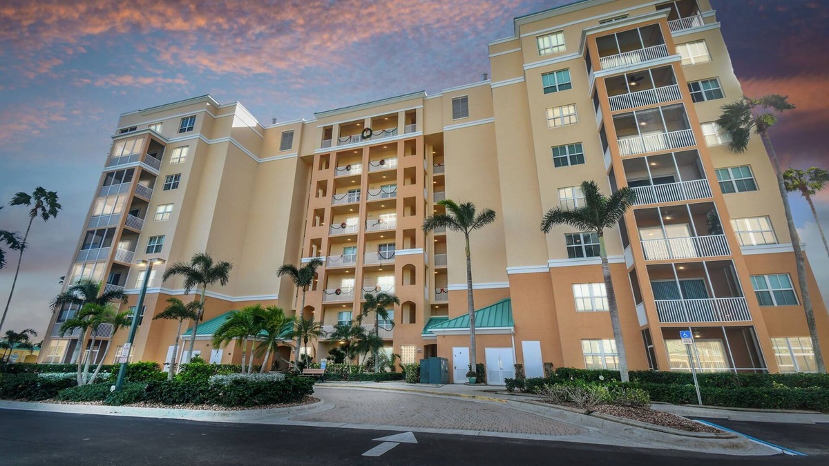 Burnt Store Marina Condo | Harbor Towers - Burnt Store Marina! Home to Boating, World Class Fishing, Golf!
