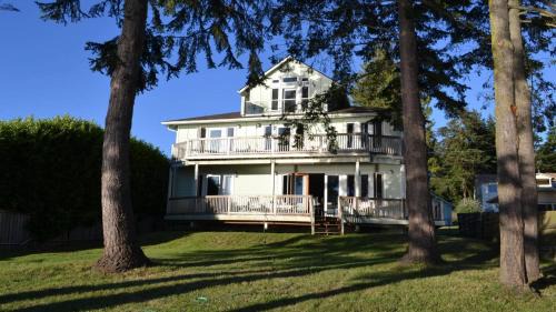 Langley House | Harbor View Haven by AvantStay Private Backyard