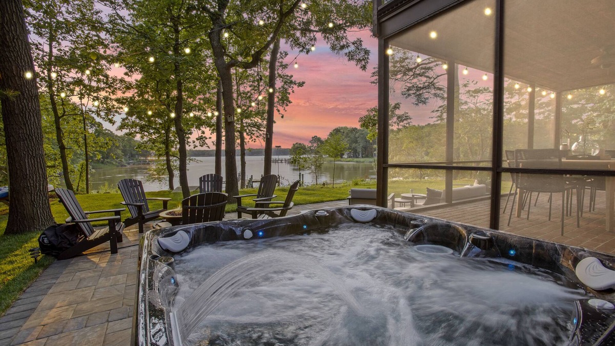 Chestertown House | Harbor View Haven | Waterfront w/Hot Tub + Dock!
