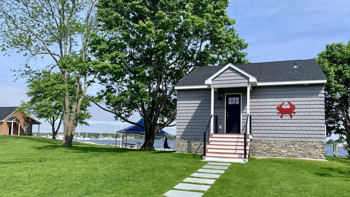 West Mystic Cottage | Harbor View Landing Mystic, CT - The Martha's Vineyard Waterfront Cottage