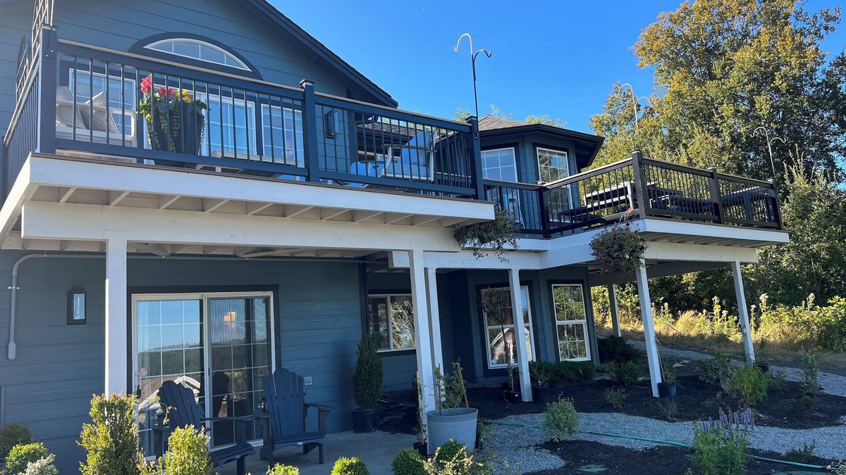 Freeland House | Harbor Vista On Par: Whidbey’s newest remodeled space with water views & hot-tub