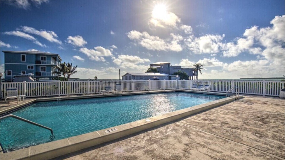 Rock Harbor House | Harborage 2/2, dock, pool, 1-dog ok